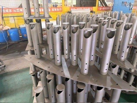 Orifice pan distributor with riser pipes